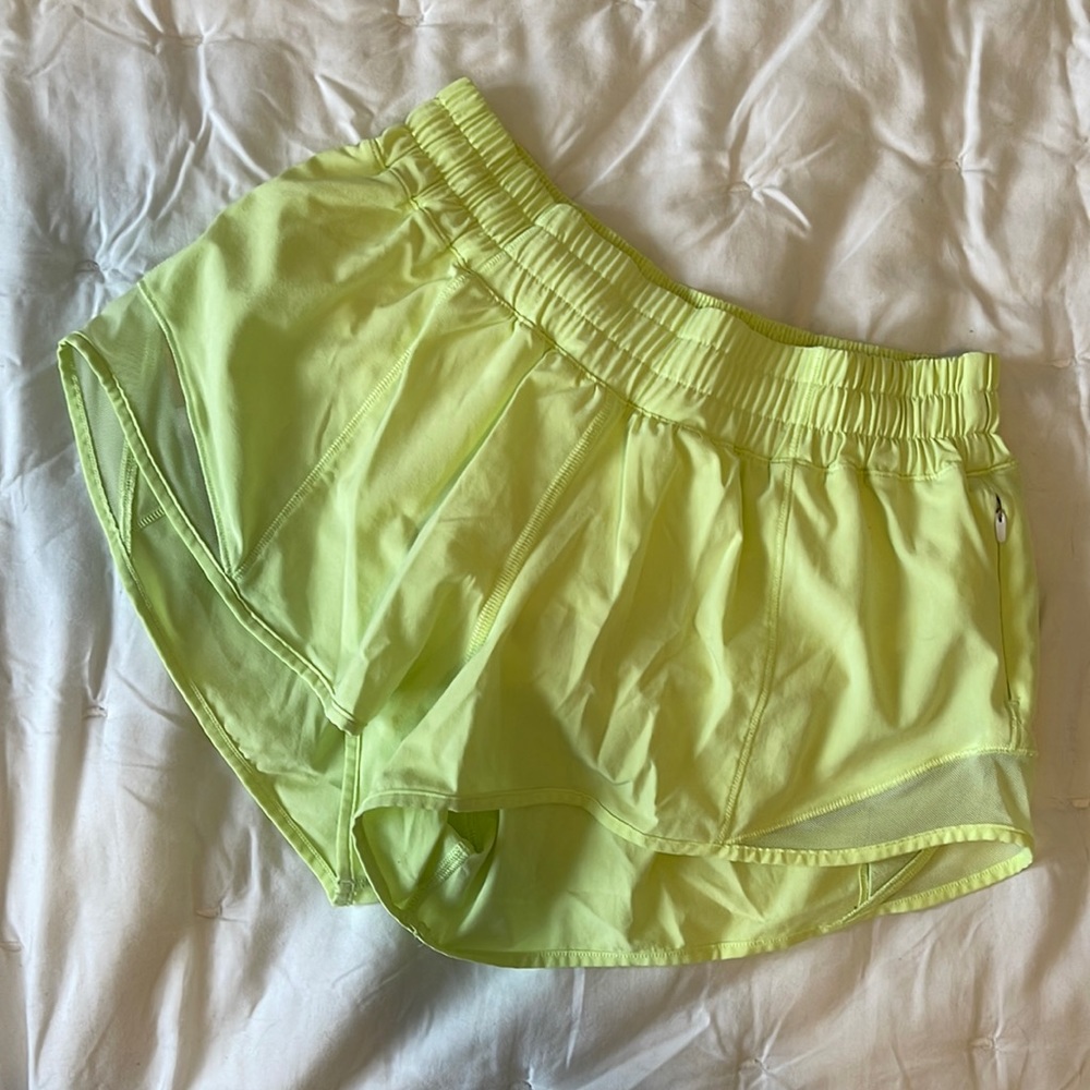 Lululemon Hotty Hot Short 2.5” - Size 6